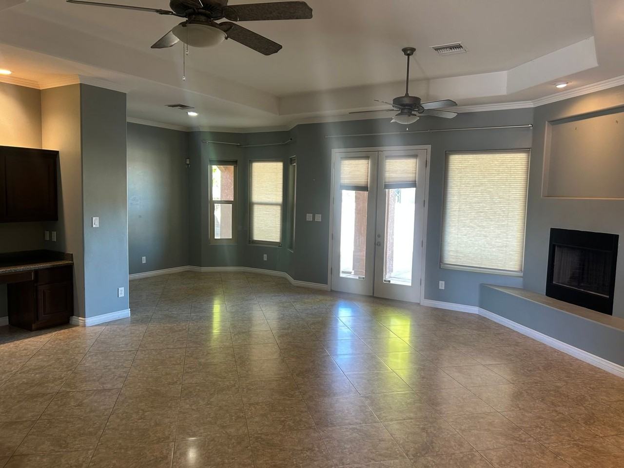 5488 E 39th St - Photo 4 of 22