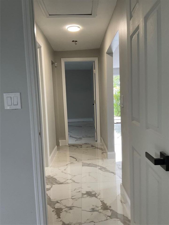 642 Nw 14th Way - Photo 3 of 26