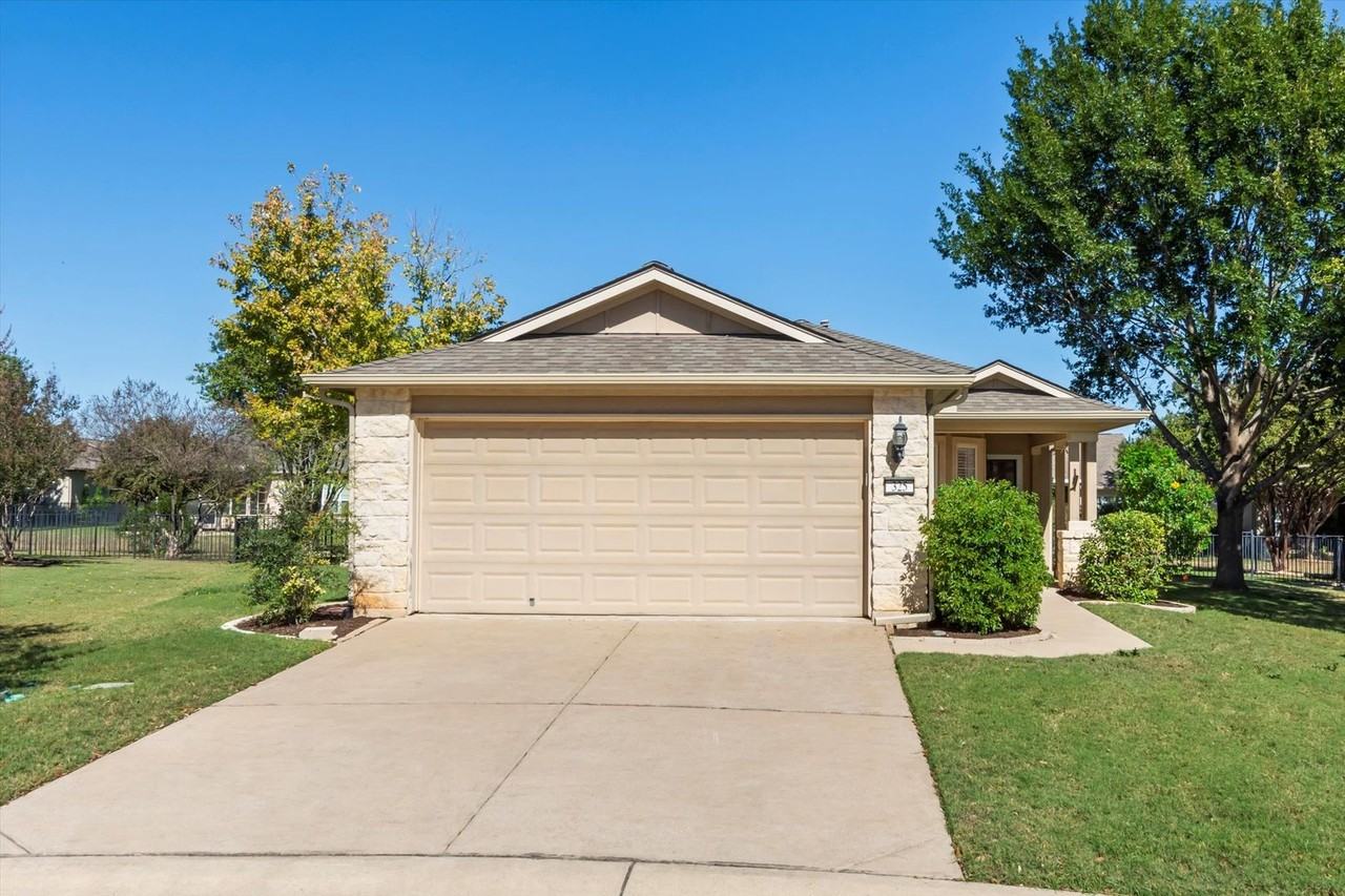 325 Barrington Farm Ct - Photo 2 of 37