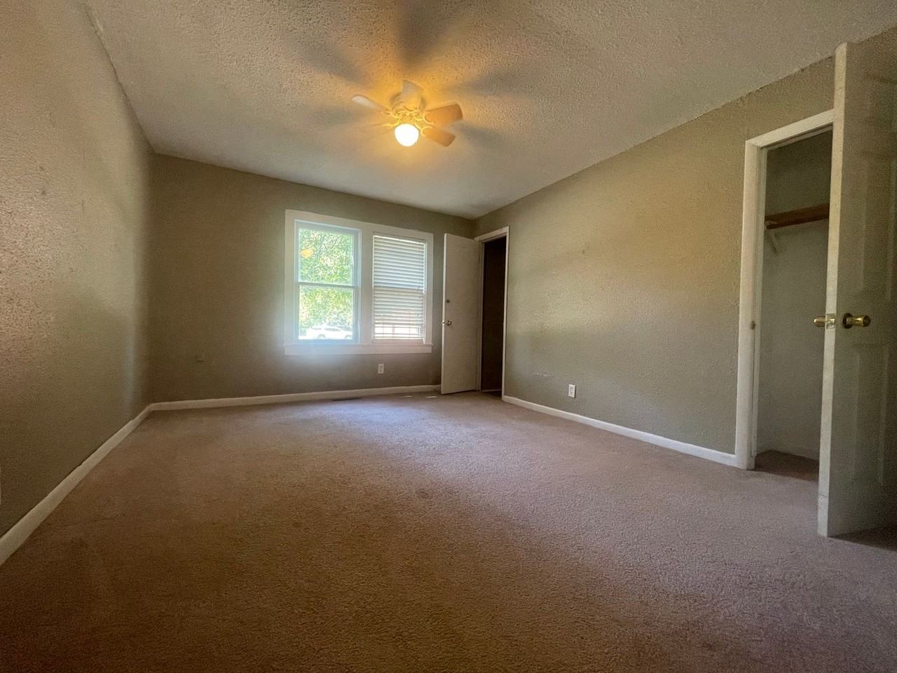 810 N Du Quoin St - Photo 3 of 11