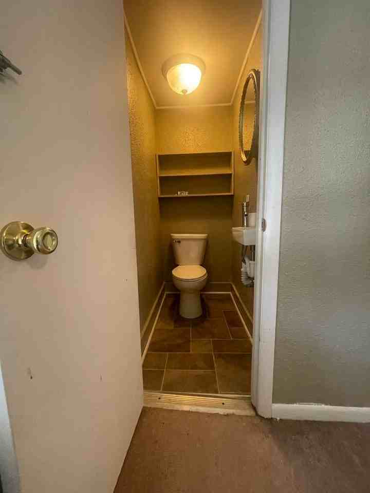 810 N Du Quoin St - Photo 4 of 11