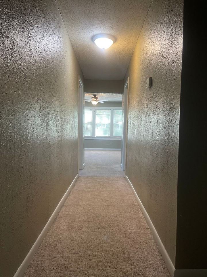 810 N Du Quoin St - Photo 6 of 11