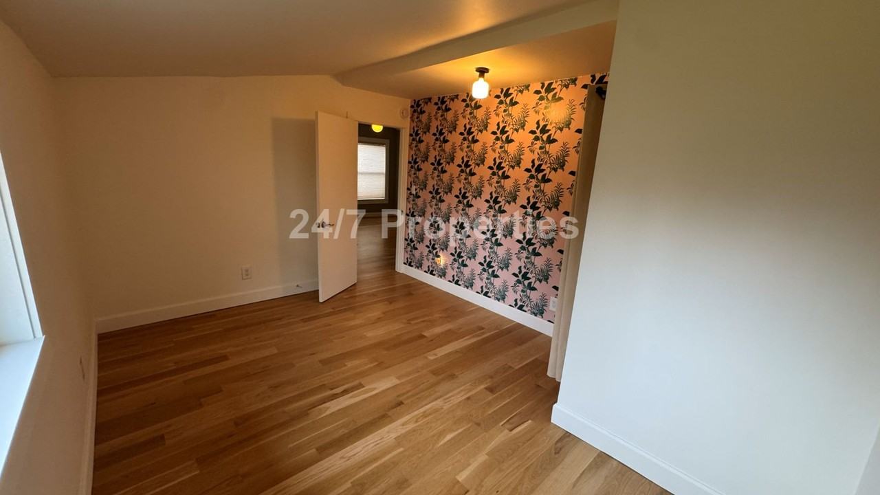 3223 Ne 73rd Ave - Photo 5 of 17