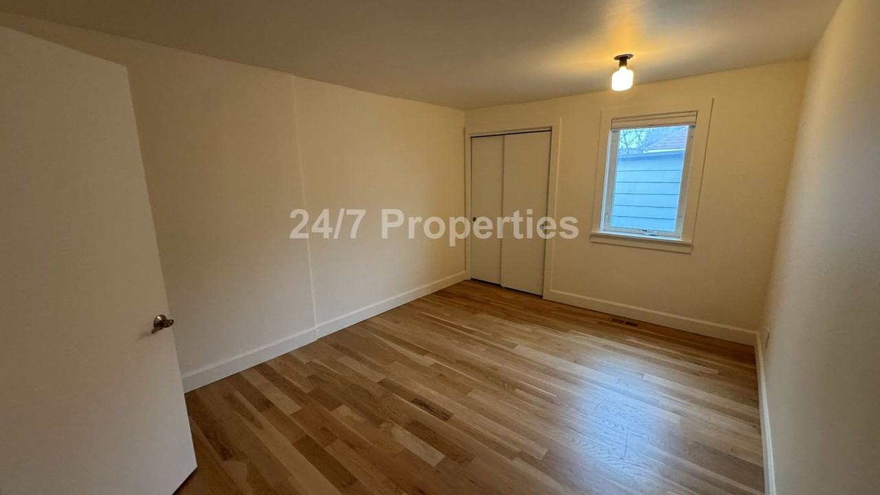 3223 Ne 73rd Ave - Photo 6 of 17