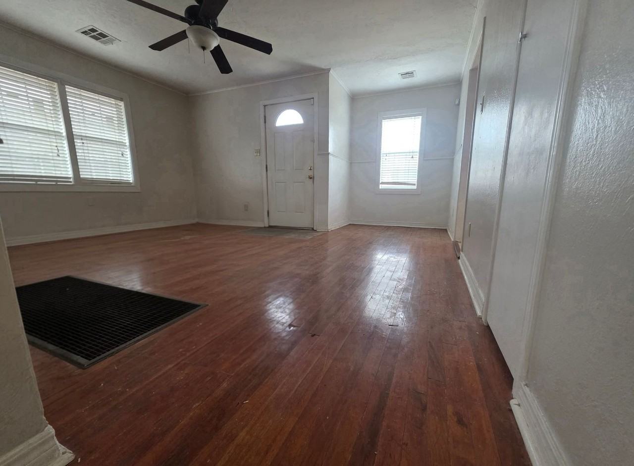 2912 Nw 46th St - Photo 3 of 8