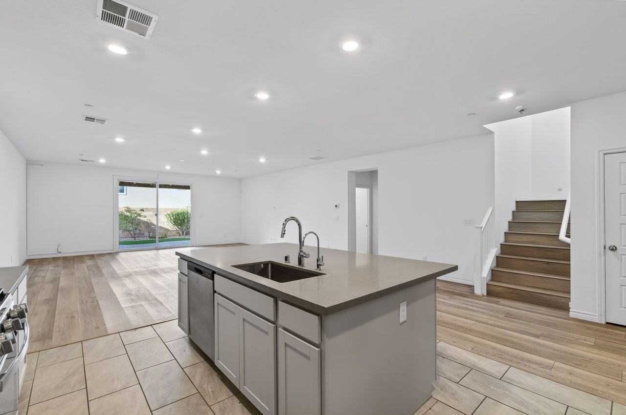 238 Polaris Ridge Ave - Photo 5 of 37