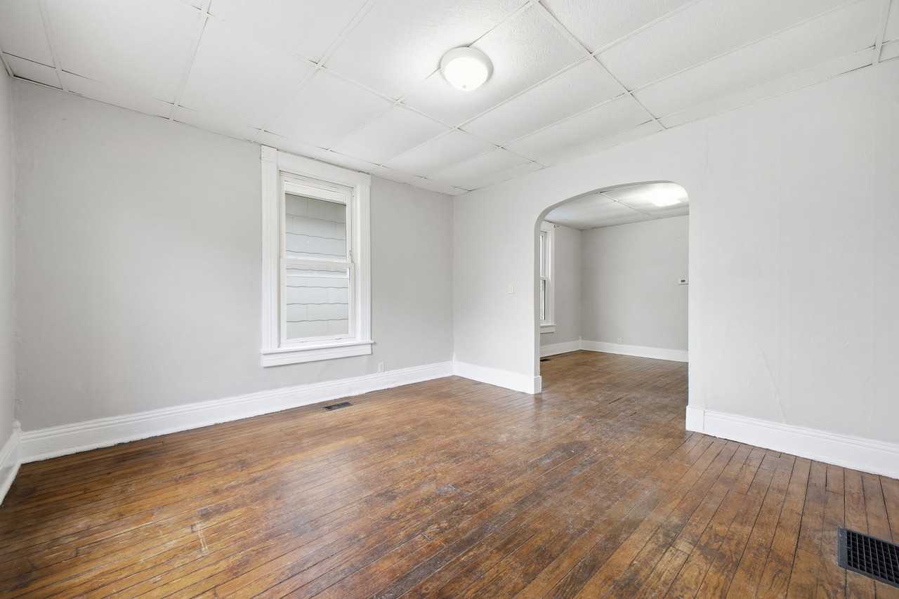 1705 Mitchell Ave - Photo 4 of 22