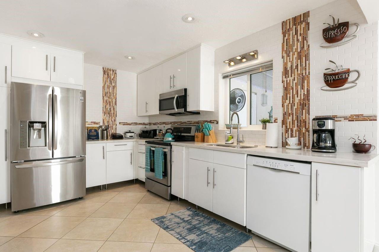 1900 N Victoria Park Rd - Photo 2 of 29