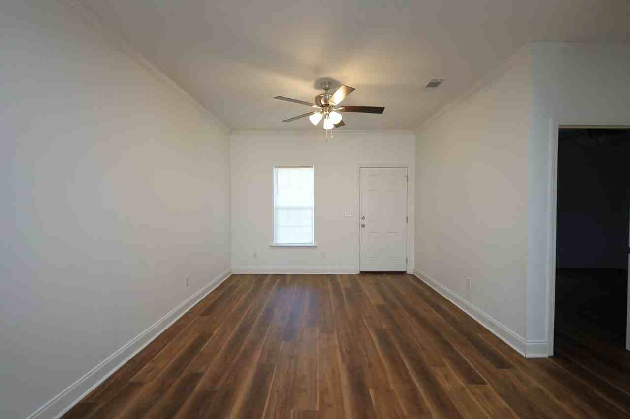 2304 Mimosa Dr - Photo 2 of 10