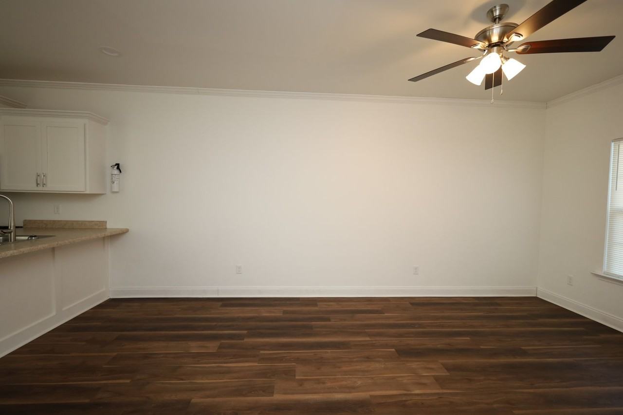 2304 Mimosa Dr - Photo 3 of 10