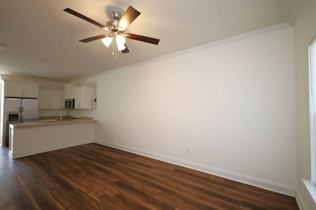 2304 Mimosa Dr - Photo 4 of 10