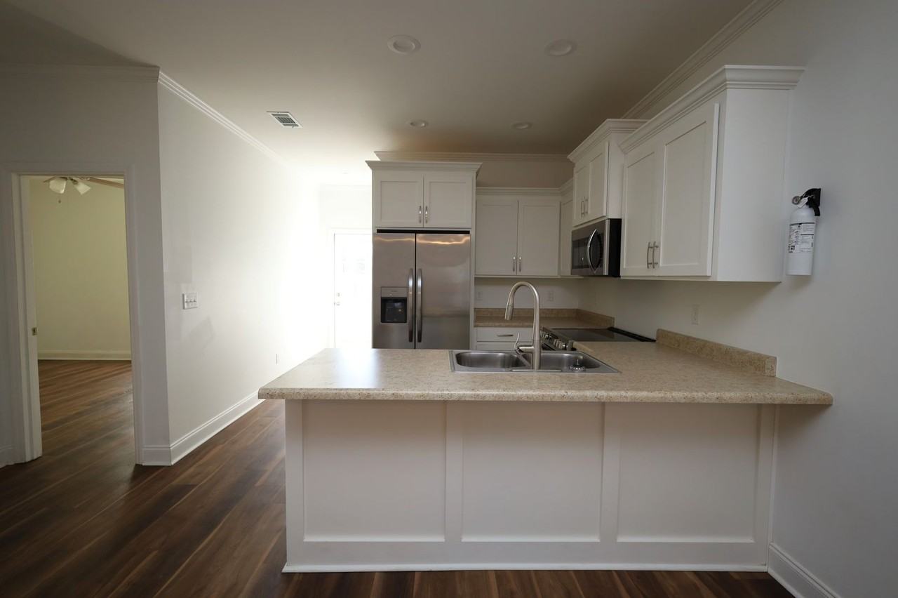 2304 Mimosa Dr - Photo 5 of 10