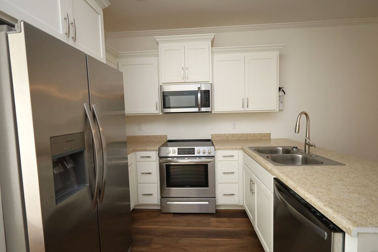 2304 Mimosa Dr - Photo 6 of 10