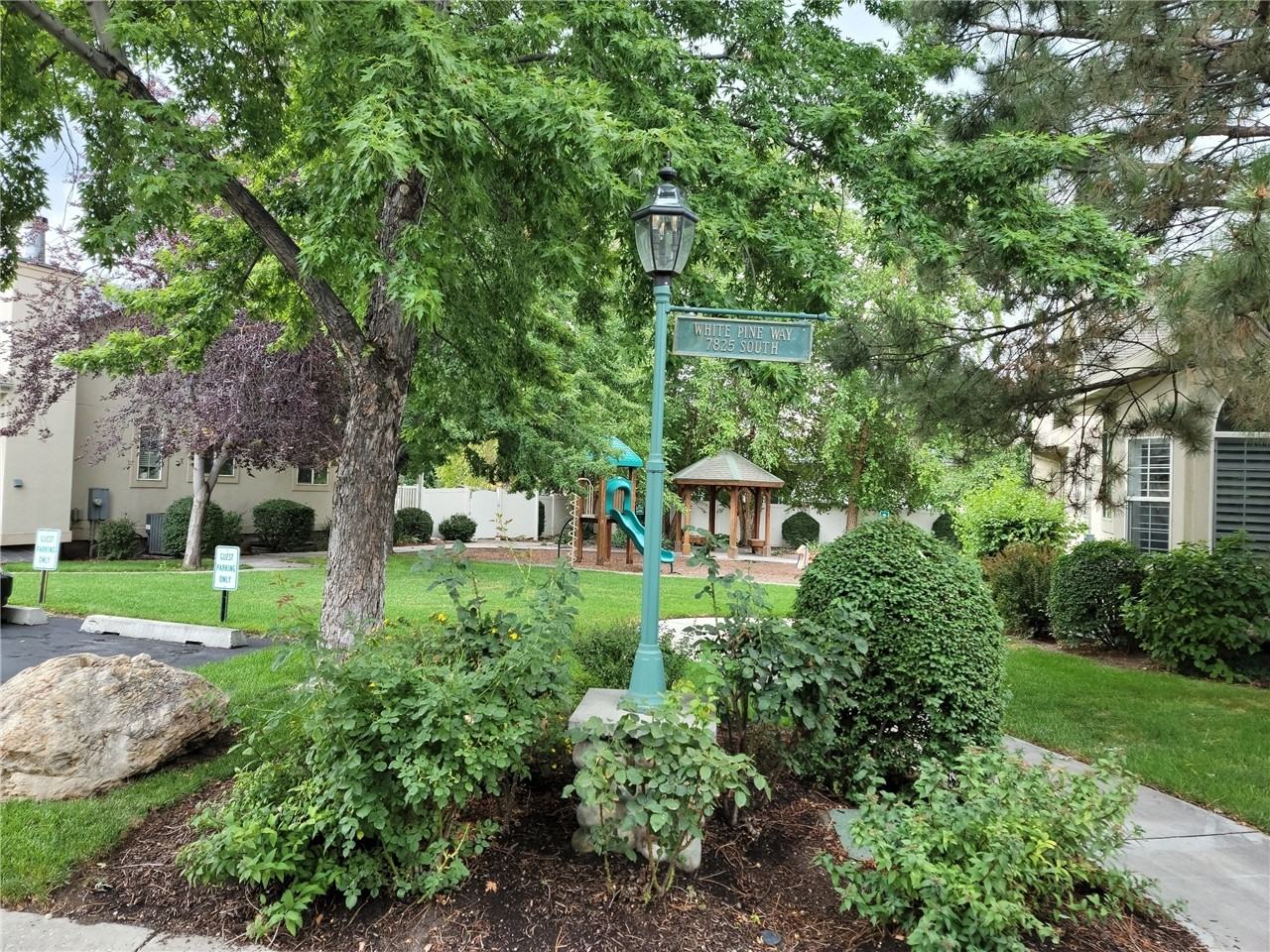 952 E White Pine Way - Photo 3 of 13