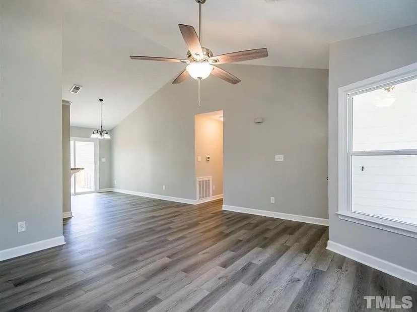 3208 Harmony Ct - Photo 6 of 32