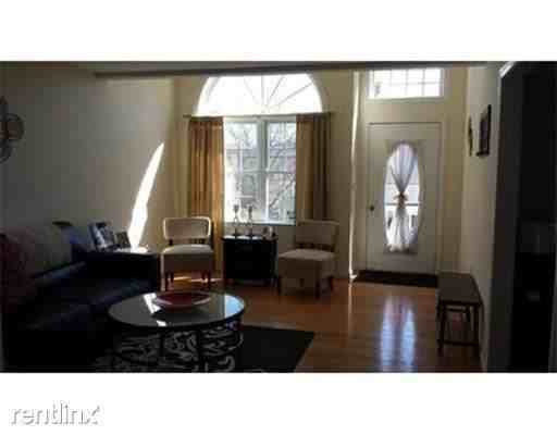 101 N Main St - Photo 2 of 8
