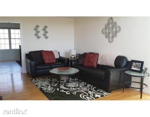 101 N Main St - Photo 3 of 8