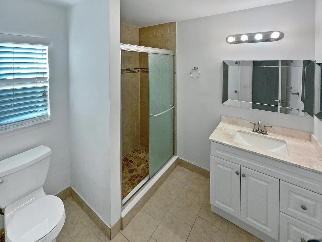 409 E Coconut Ave - Photo 3 of 10