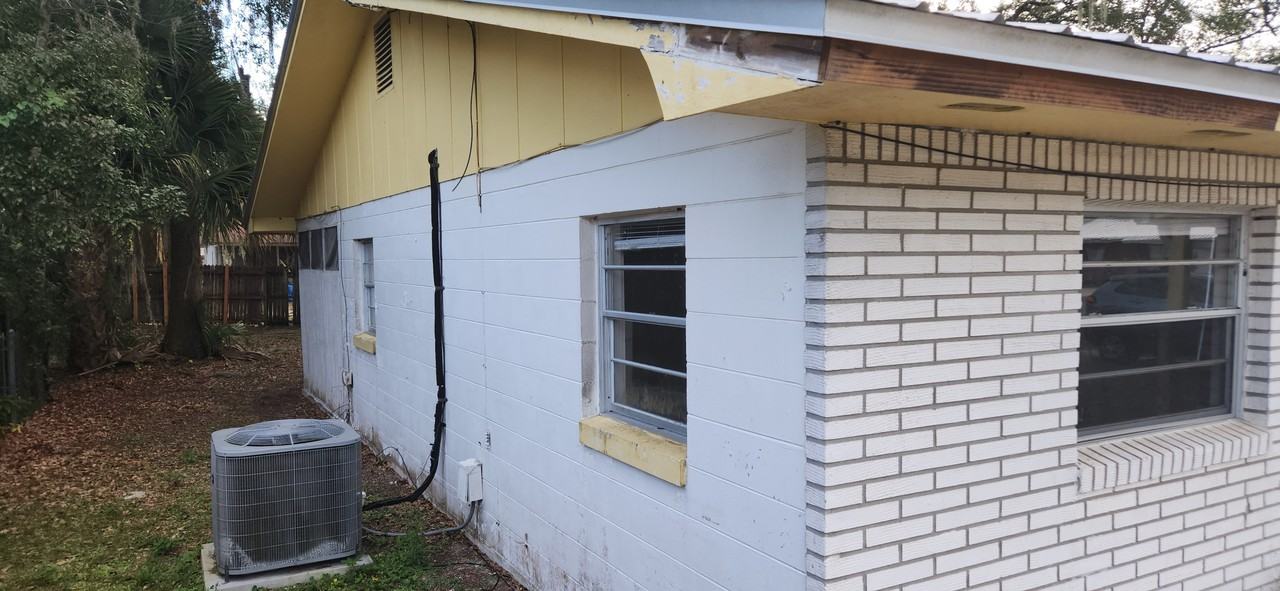 233 Mimosa Dr - Photo 3 of 15