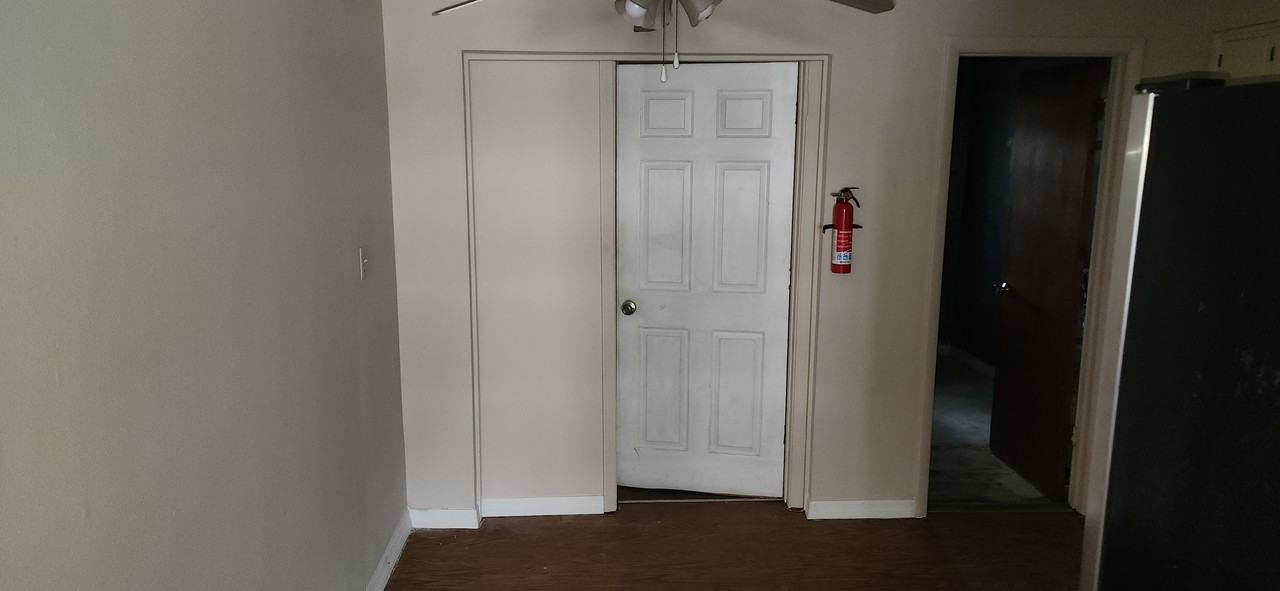 233 Mimosa Dr - Photo 6 of 15