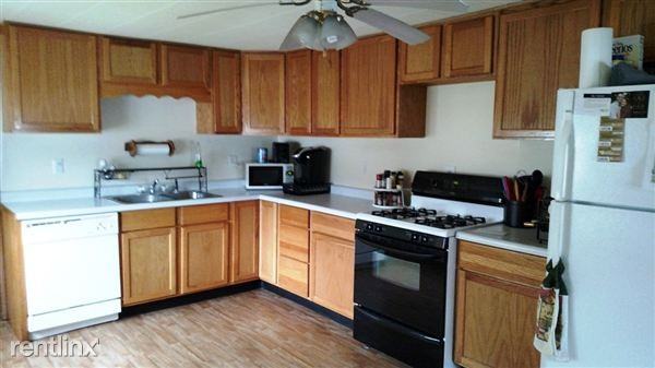 832 Sheridan St - Photo 3 of 10