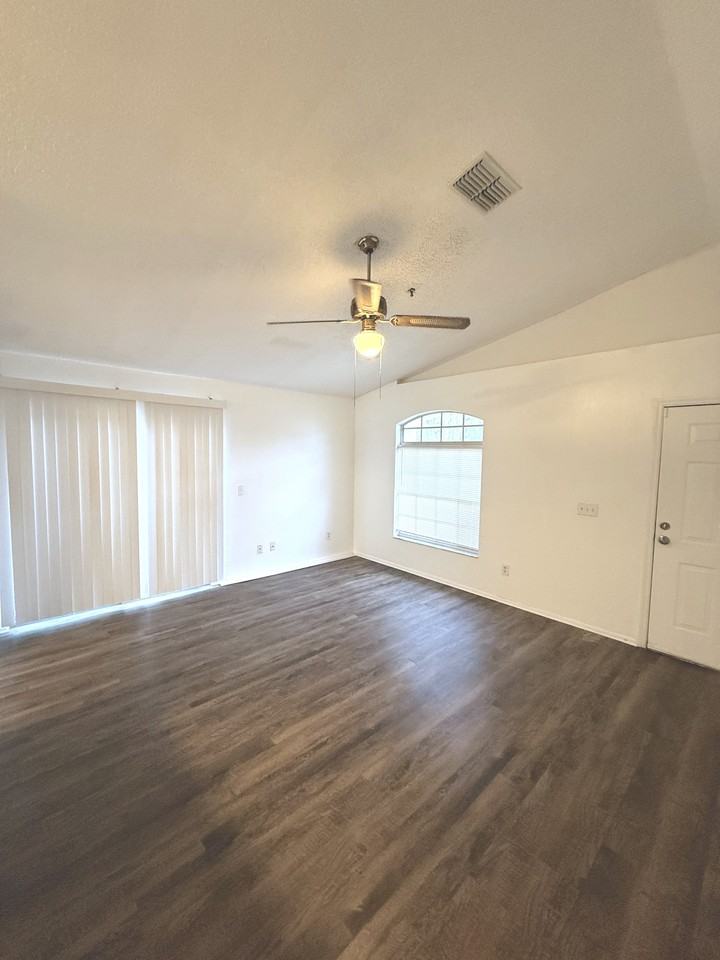 455 Gallberry St #1 - Photo 3 of 9