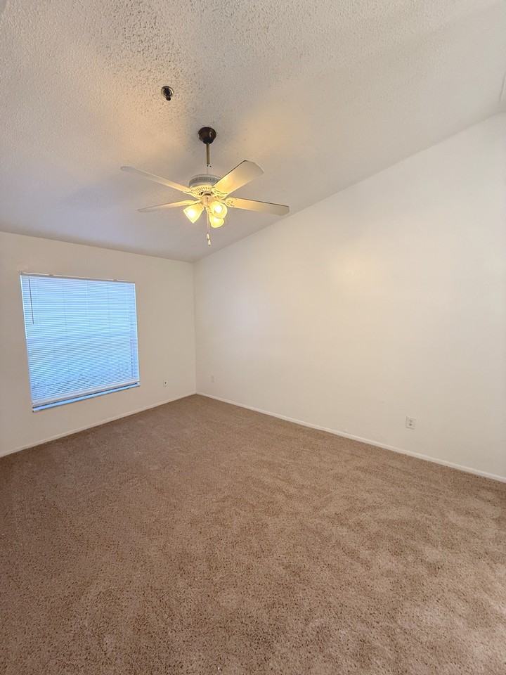 455 Gallberry St #1 - Photo 4 of 9