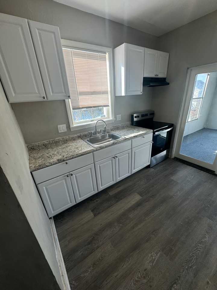 1410 Meadow St #1 - Photo 4 of 14