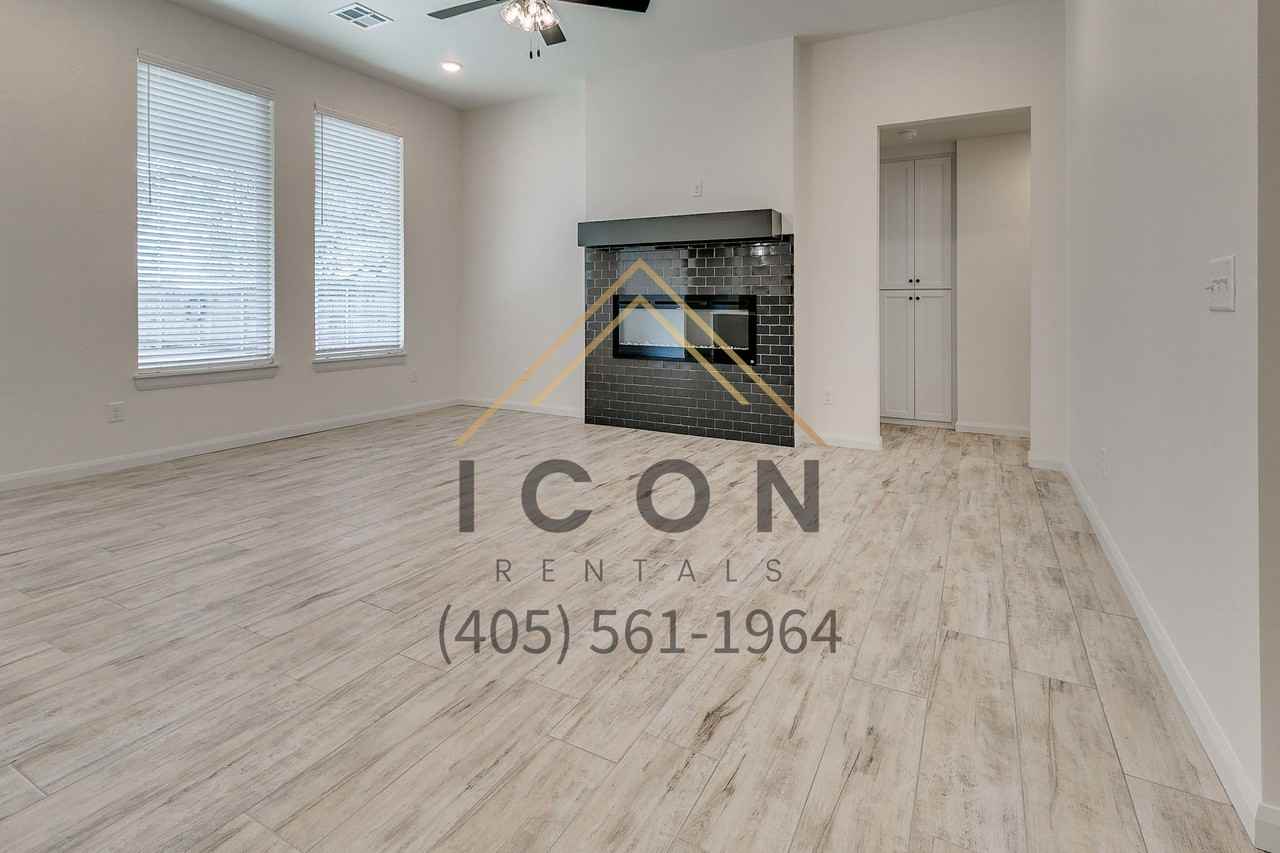 809 S 2nd St #1 - Photo 2 of 26