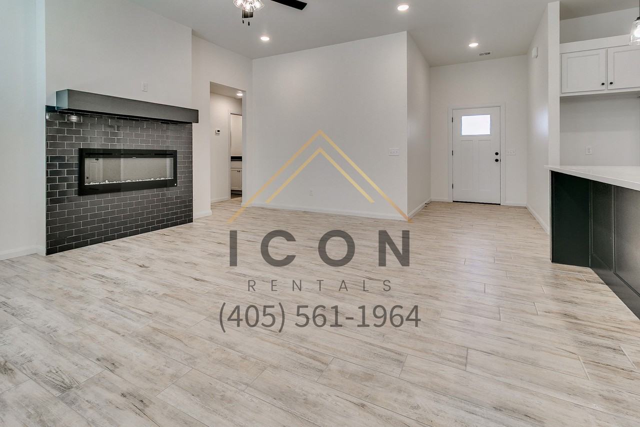 809 S 2nd St #1 - Photo 3 of 26