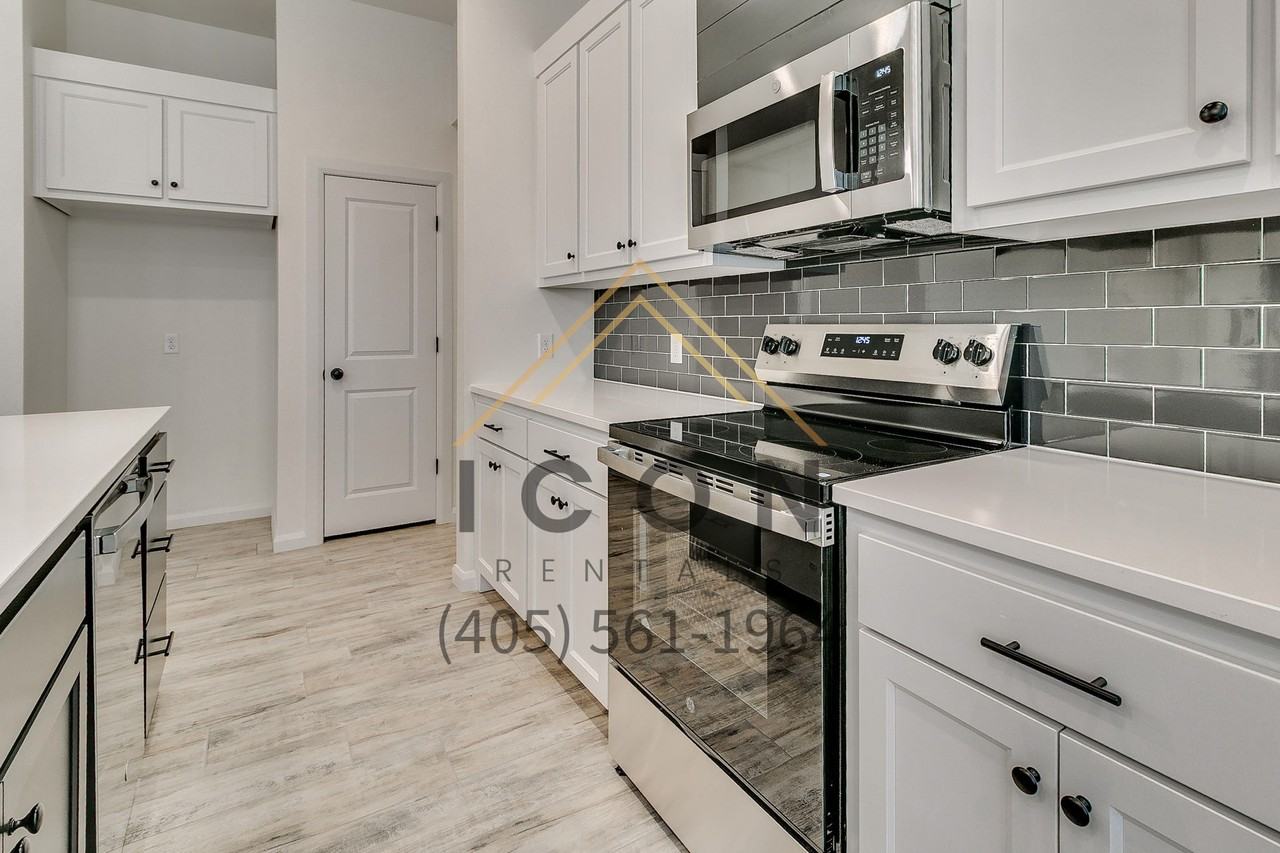 809 S 2nd St #1 - Photo 6 of 26