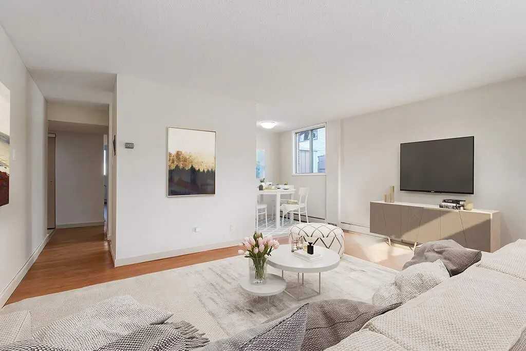 Resma Manor - Photo 2 of 11