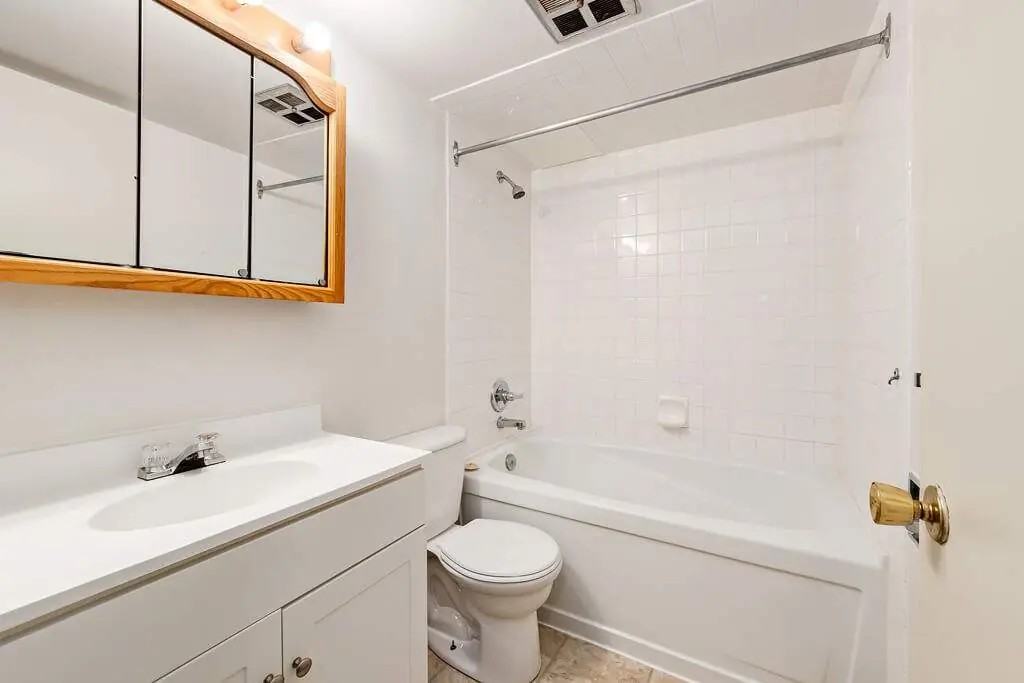 Resma Manor - Photo 7 of 11