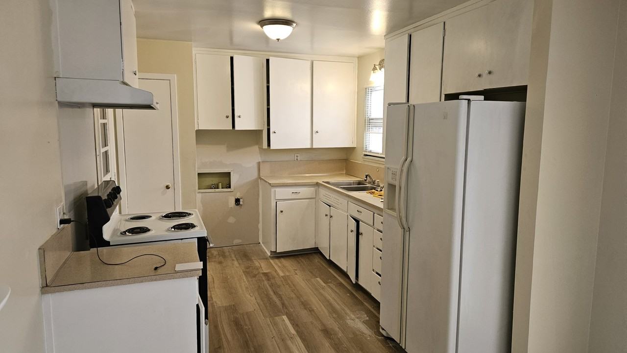 907 Leonhard St #1 - Photo 2 of 8