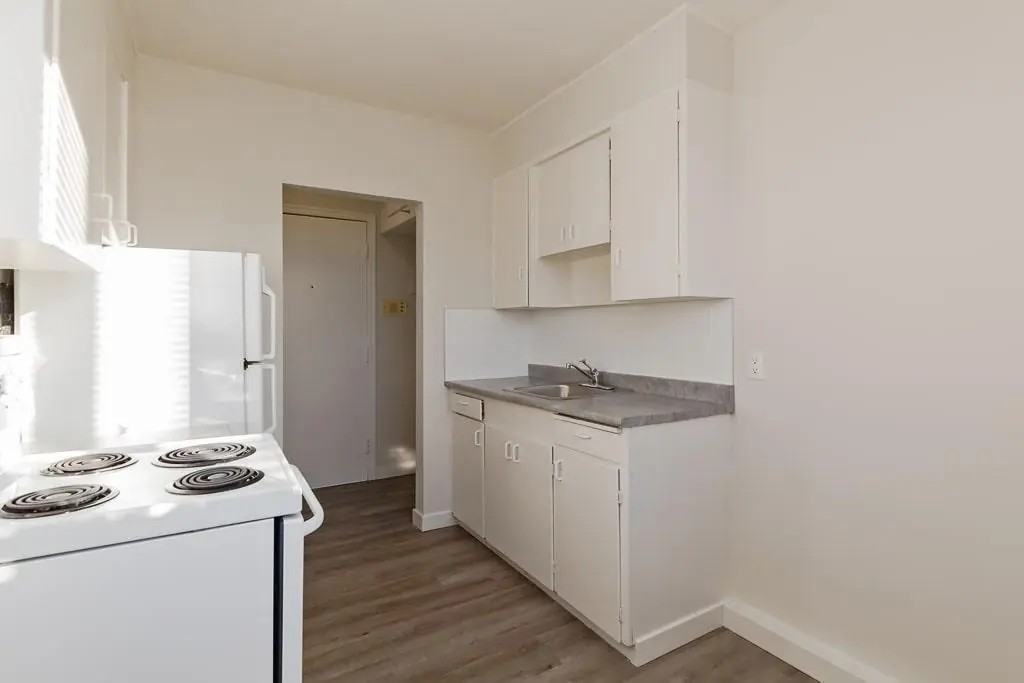 Sherbrooke Manor - Photo 6 of 10