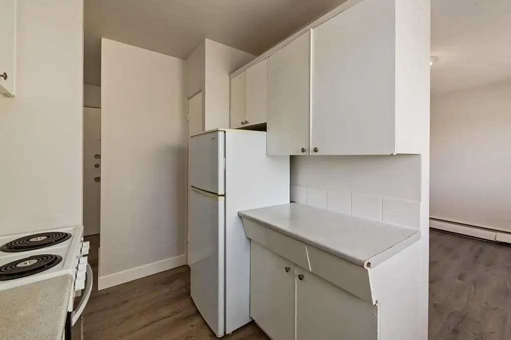 Royal Manor - Photo 6 of 12