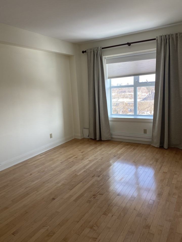 1425 Bayview Ave. - Photo 4 of 17