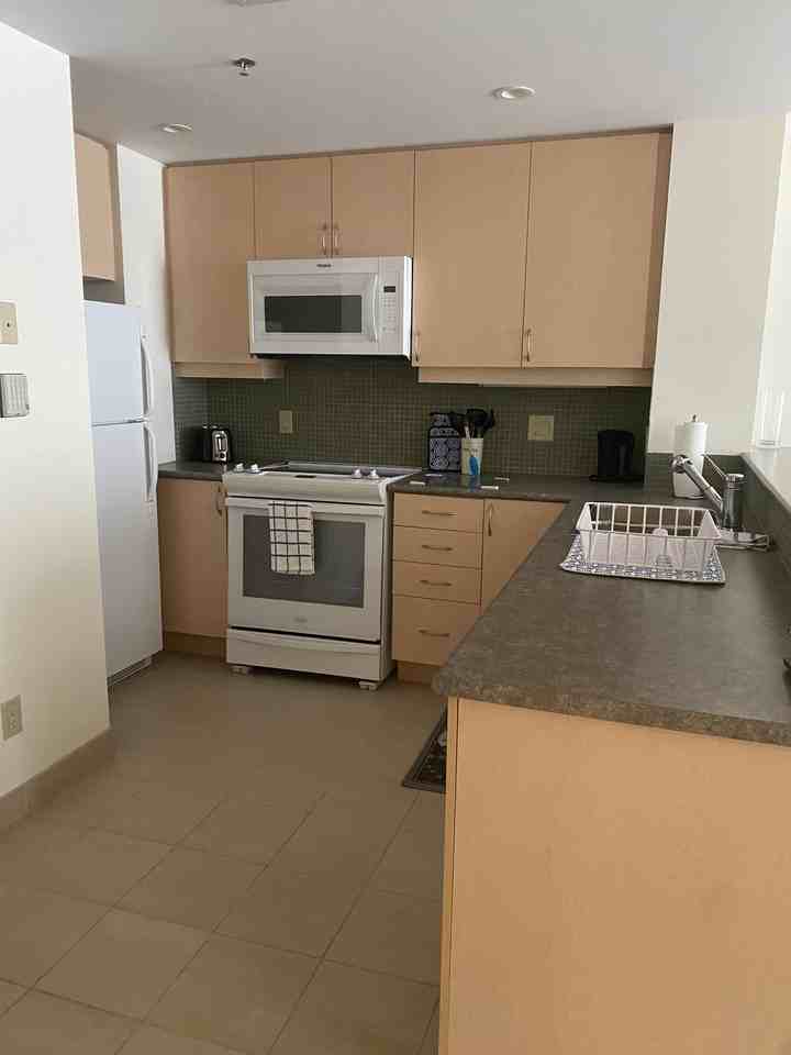 1425 Bayview Ave. - Photo 5 of 17