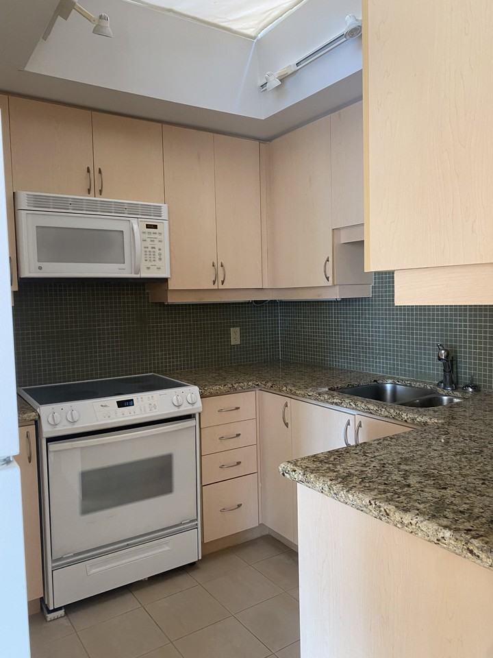 1425 Bayview Ave. - Photo 6 of 17