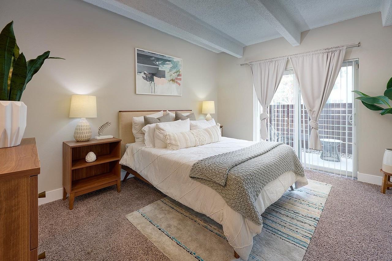 Raven - Photo 4 of 24