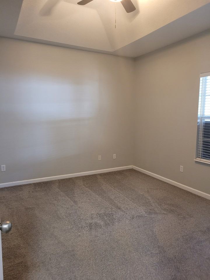 1672 Corey Wood Cir #1 - Photo 4 of 32