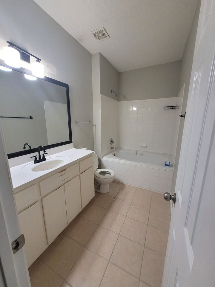 1672 Corey Wood Cir #1 - Photo 7 of 32