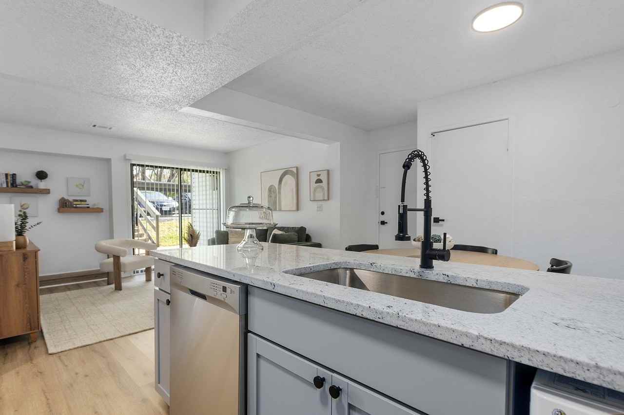 Robin Hill Apartments - Photo 5 of 15