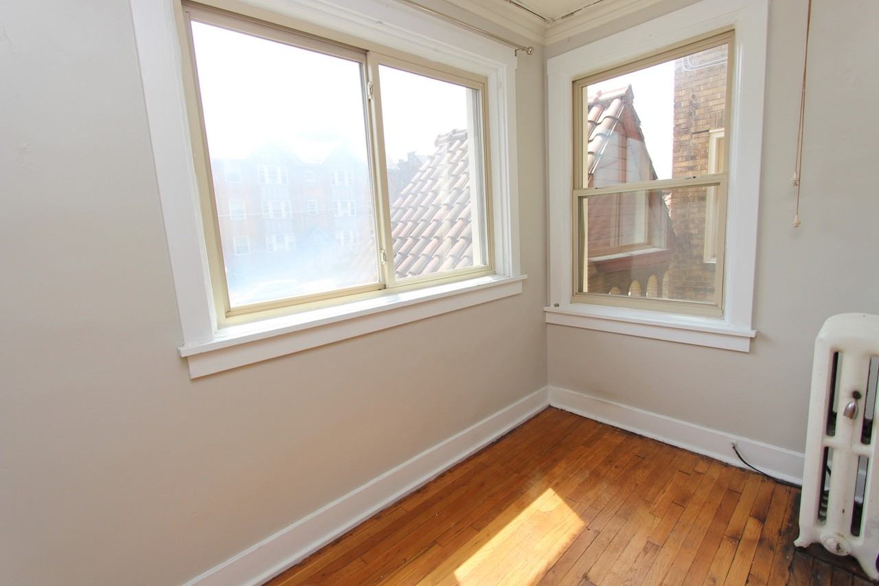 5627 HOBART STREETAPT B-31 #B31 - Photo 2 of 9