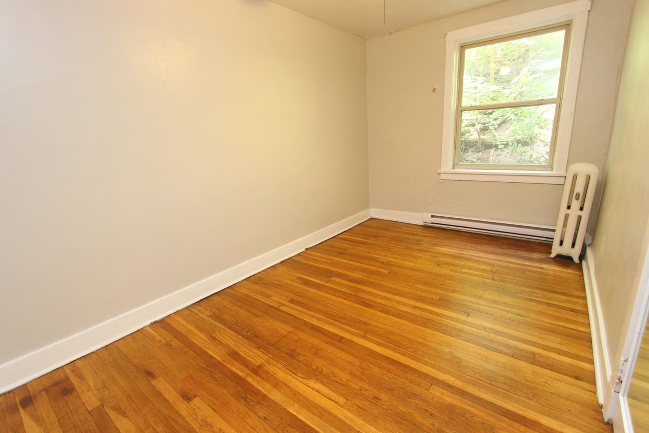 5627 HOBART STREETAPT B-31 #B31 - Photo 5 of 9