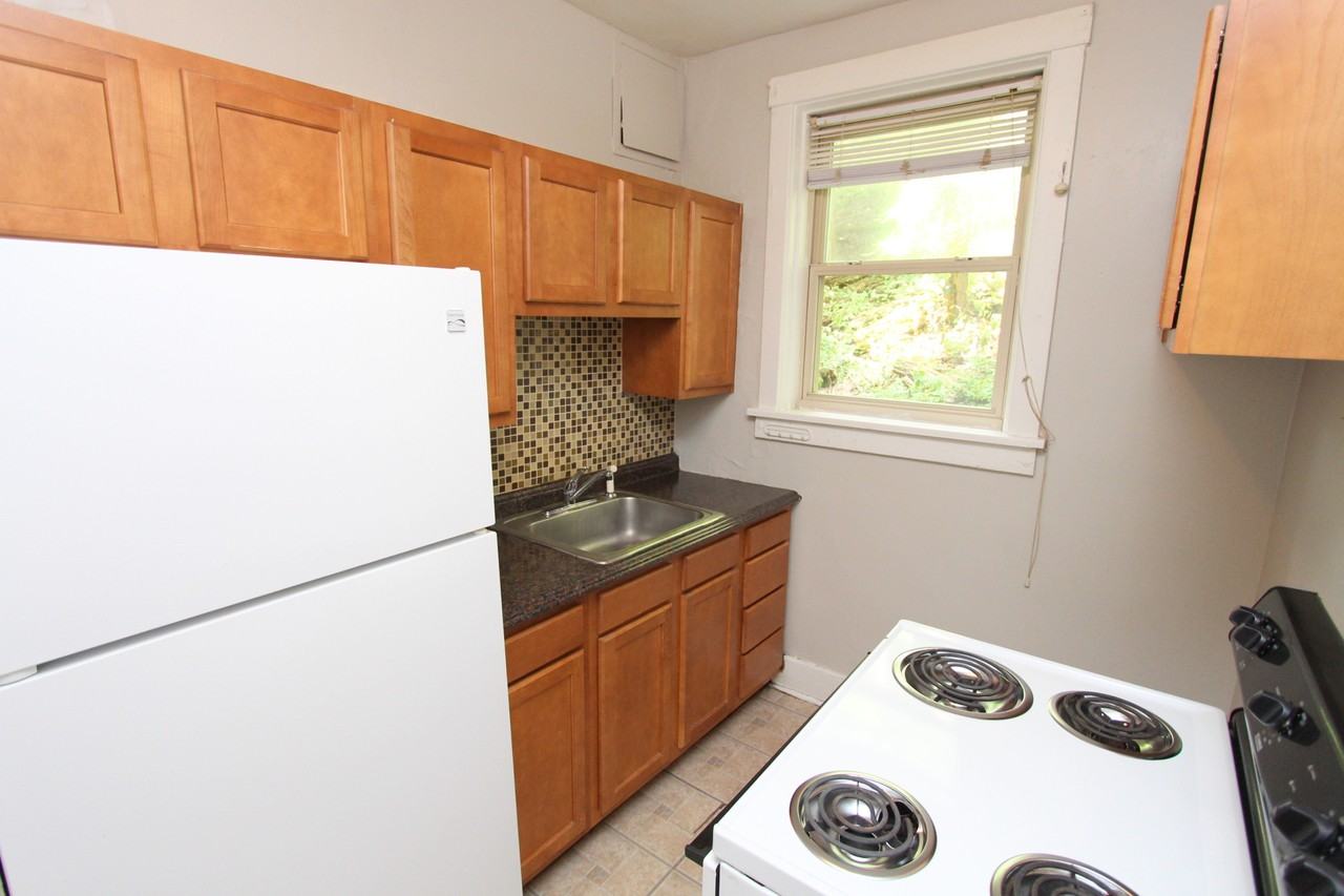 5627 HOBART STREETAPT B-31 #B31 - Photo 6 of 9