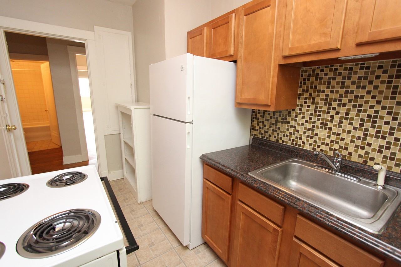 5627 HOBART STREETAPT B-31 #B31 - Photo 7 of 9