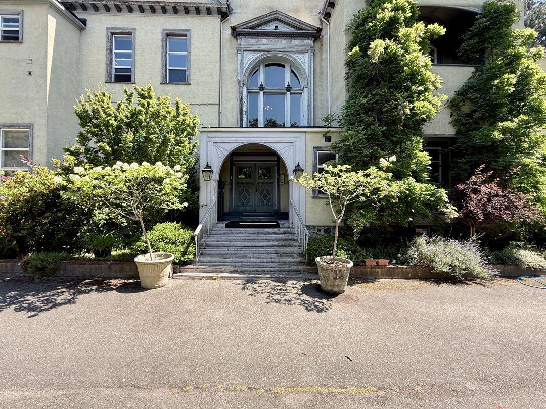 The Laurels - Photo 3 of 3