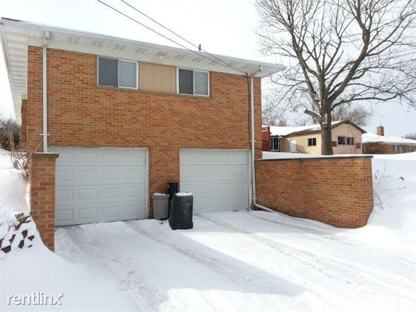 3623 Inverness St - Photo 2 of 13