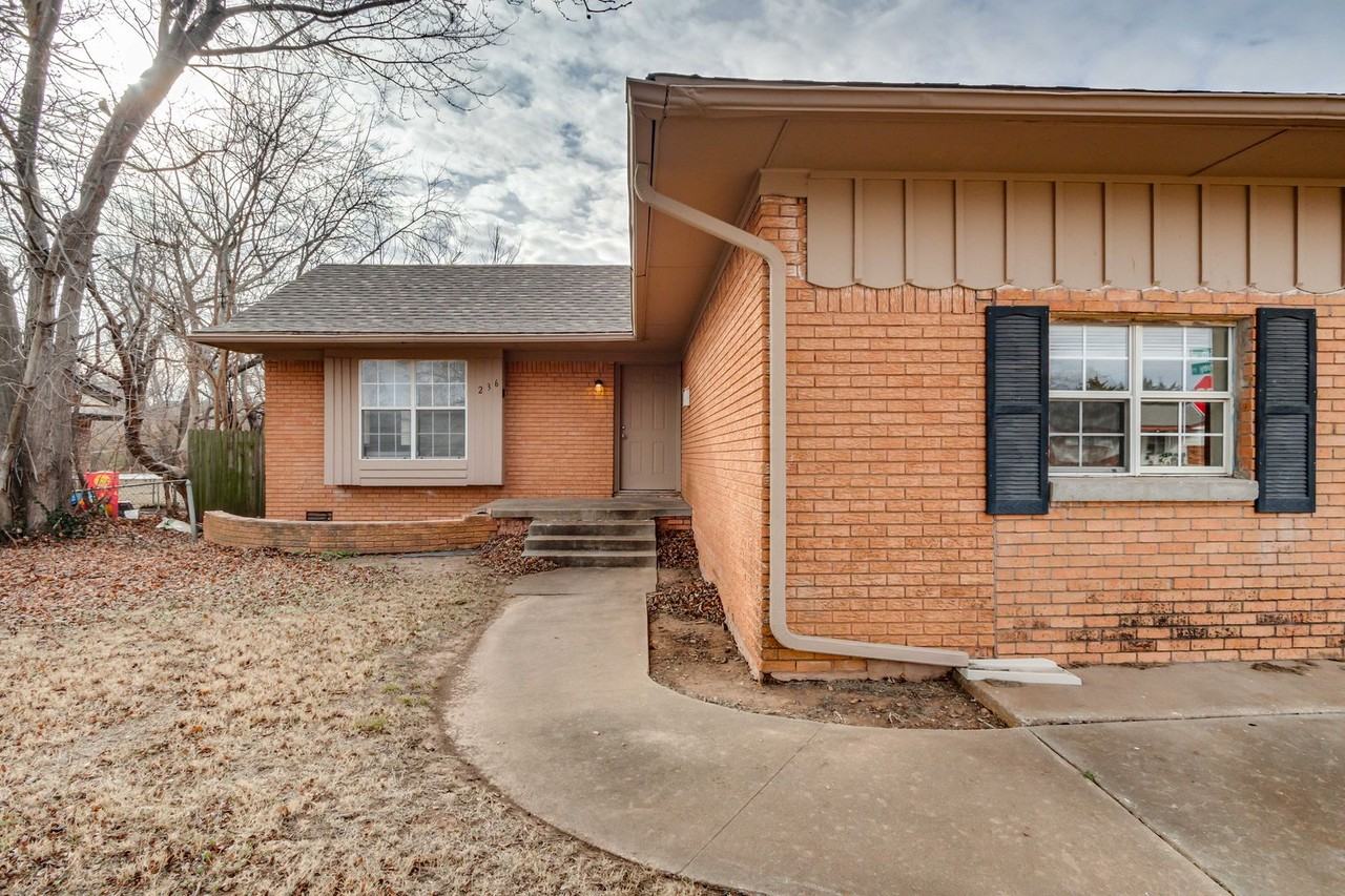 236 Nw 85th St - Photo 4 of 38